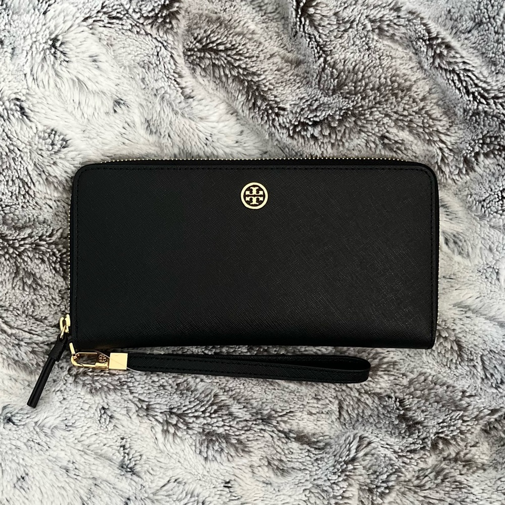 BRAND NEW Tory Burch Robinson Passport Continental Zip Wallet Wristlet